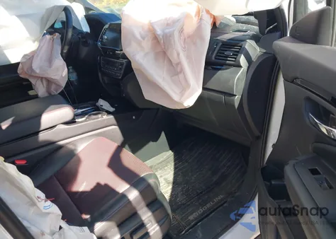 2025 Honda Ridgeline Black Edition z USA, uszkodzony, nr VIN 5FPYK3F81SB013573